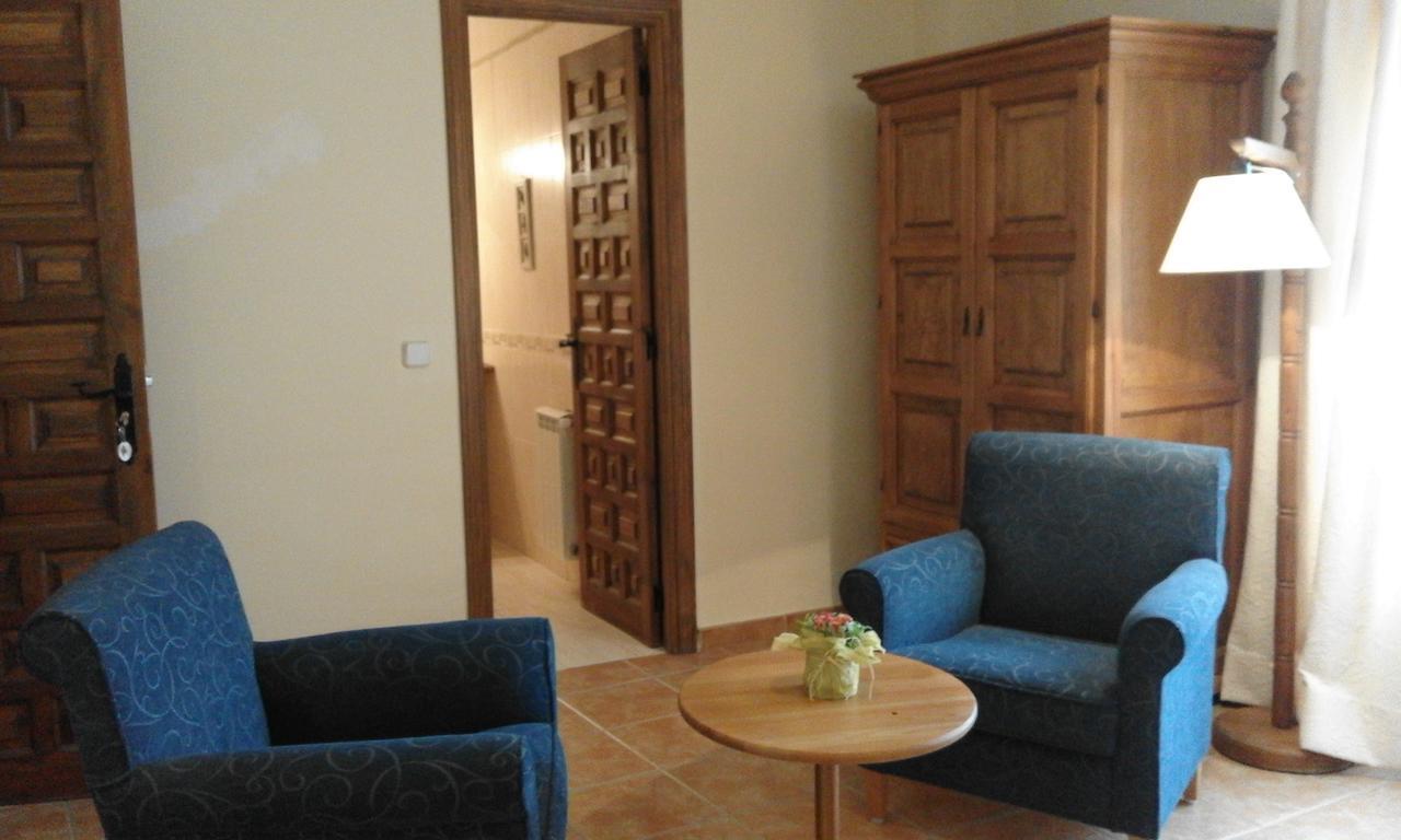 Hostal Rural Cumbres De Castilla Mandayona Exteriör bild