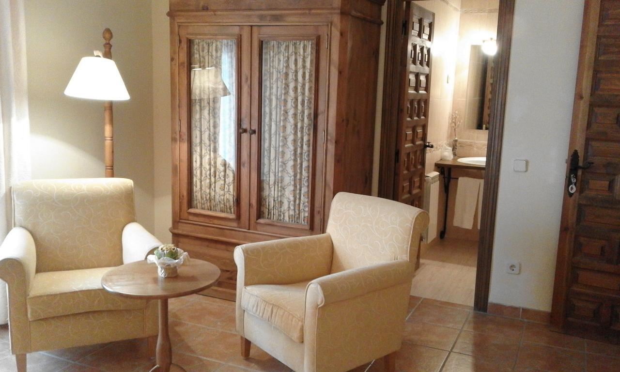 Hostal Rural Cumbres De Castilla Mandayona Exteriör bild
