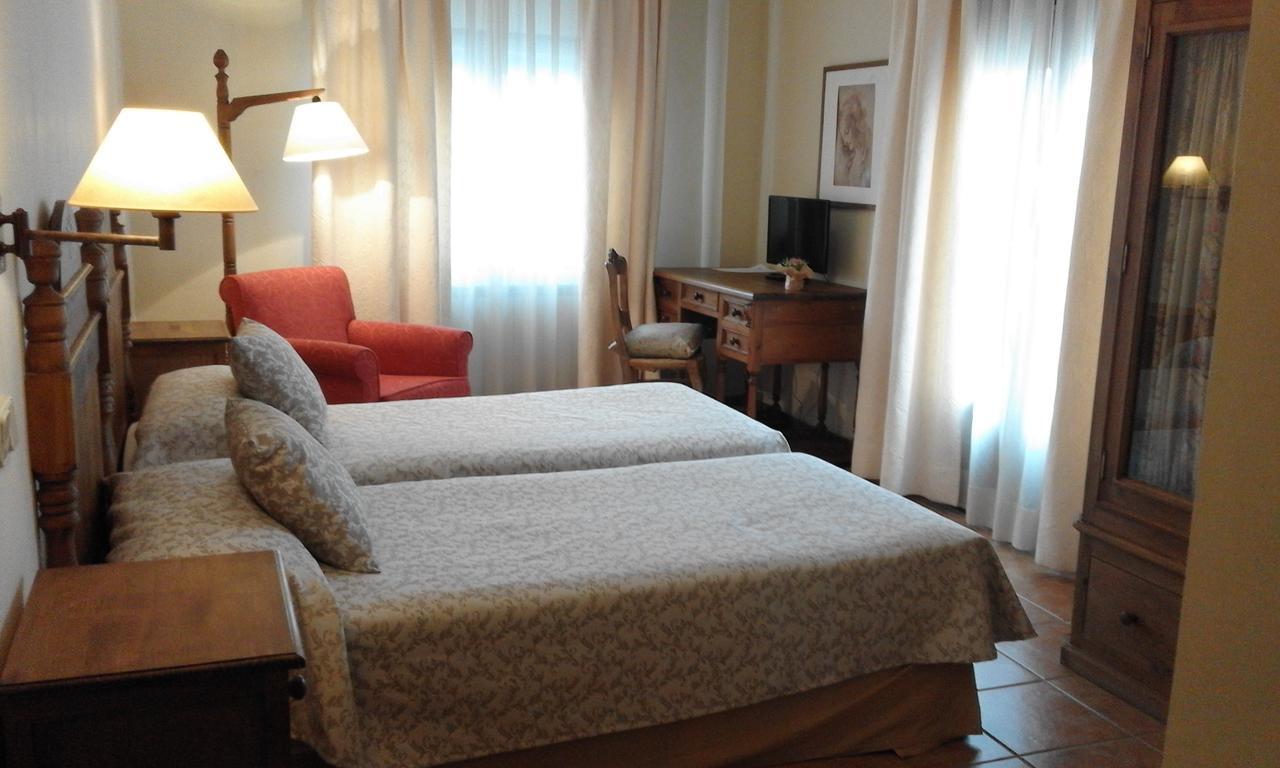 Hostal Rural Cumbres De Castilla Mandayona Exteriör bild