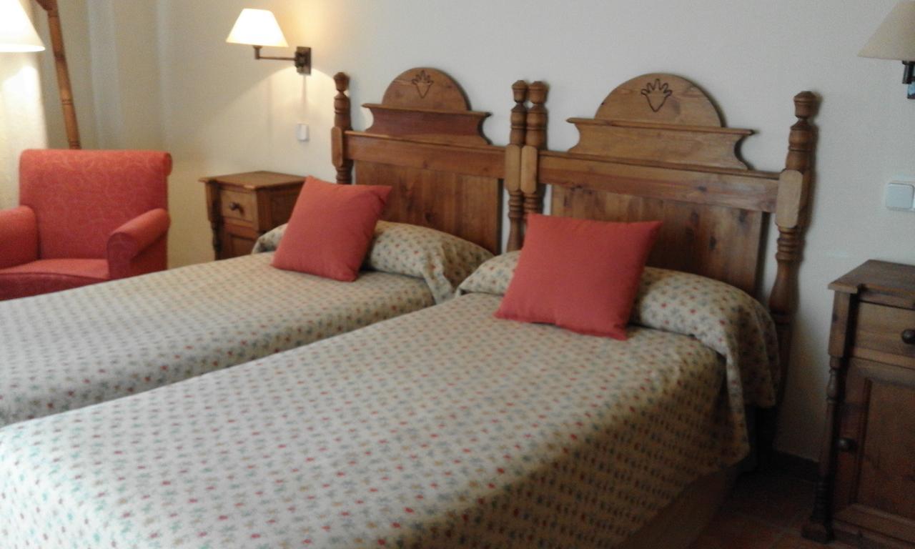 Hostal Rural Cumbres De Castilla Mandayona Exteriör bild