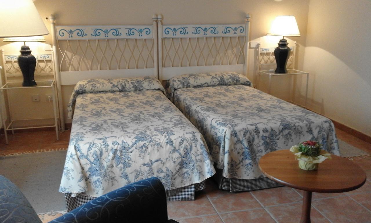 Hostal Rural Cumbres De Castilla Mandayona Exteriör bild