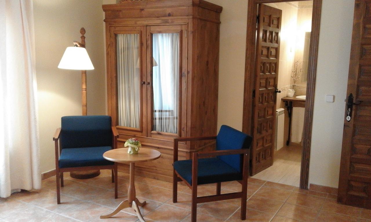 Hostal Rural Cumbres De Castilla Mandayona Exteriör bild
