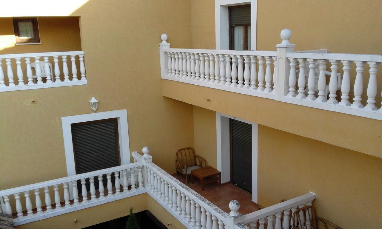 Hostal Rural Cumbres De Castilla Mandayona Exteriör bild