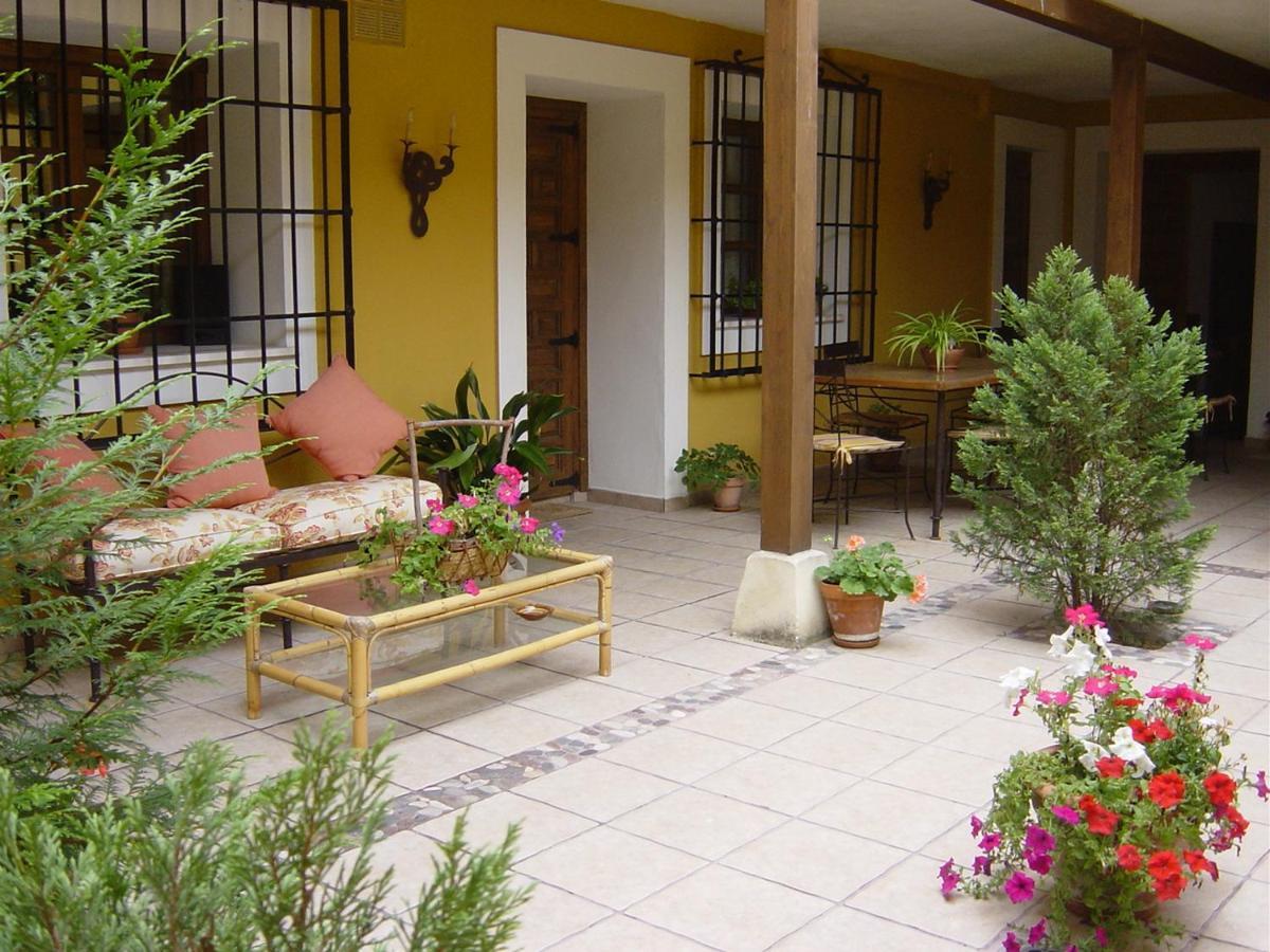 Hostal Rural Cumbres De Castilla Mandayona Exteriör bild